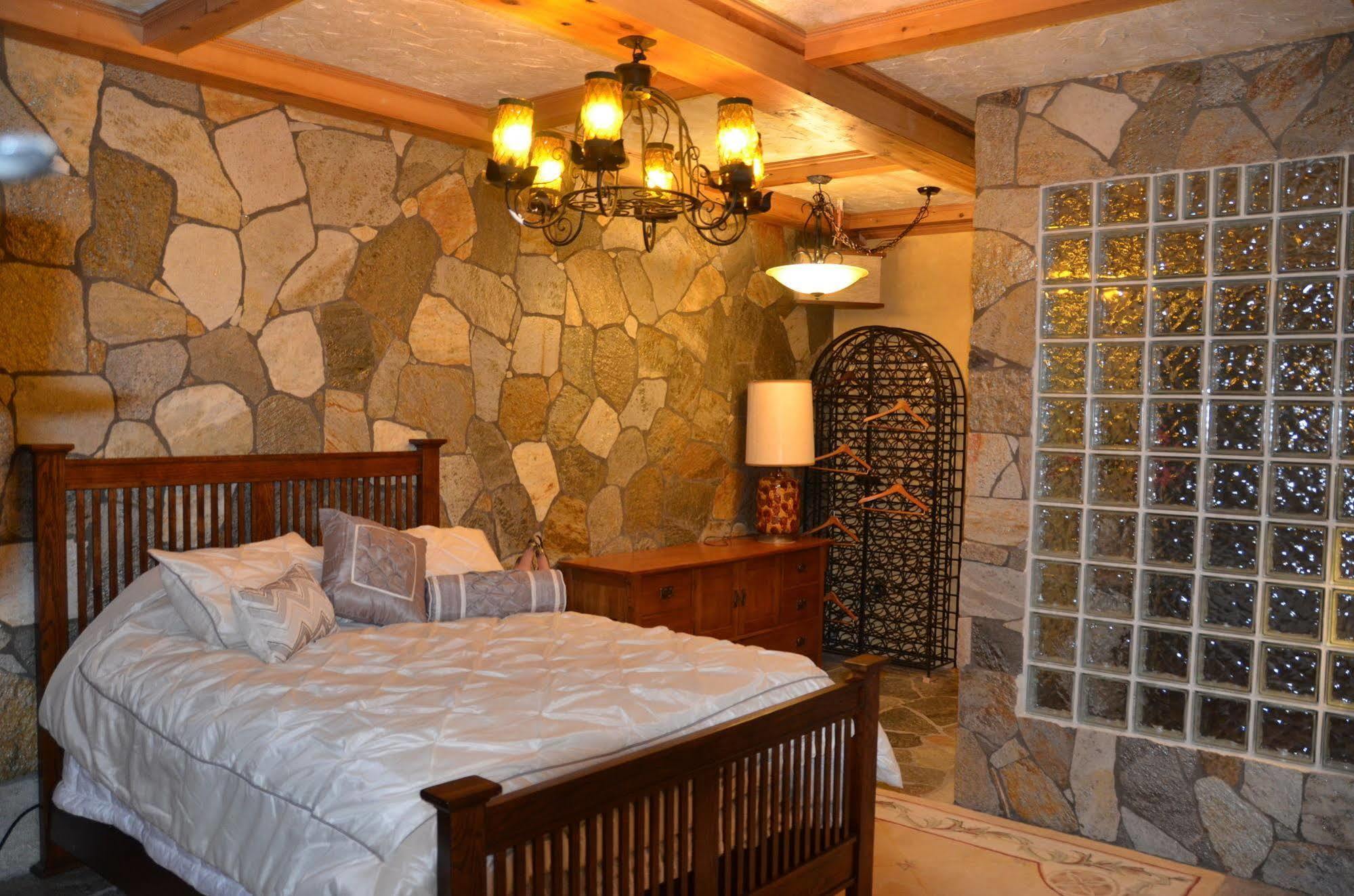 Where Eagles Fly Bed & Breakfast Elk Point Bagian luar foto