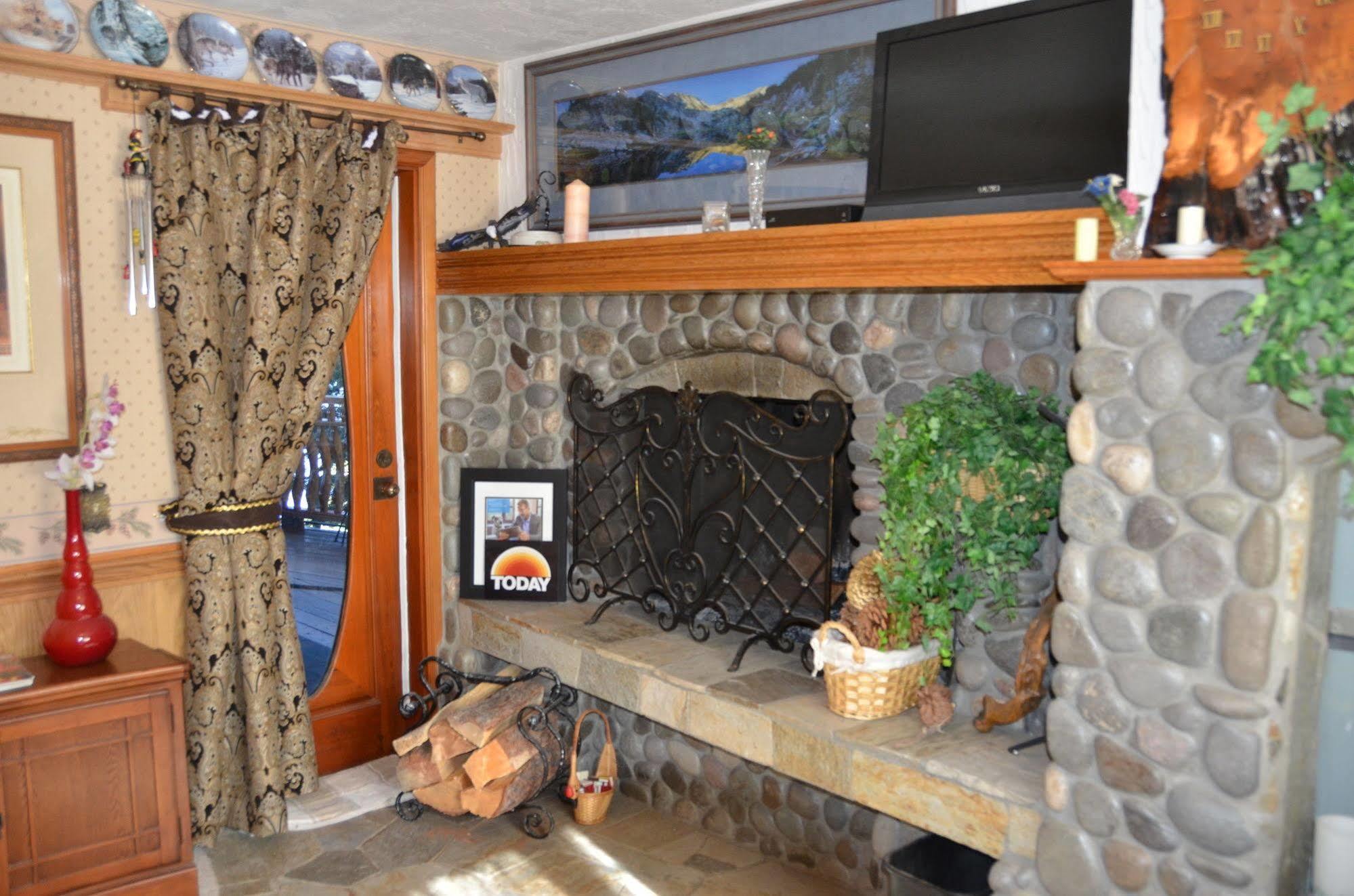 Where Eagles Fly Bed & Breakfast Elk Point Bagian luar foto